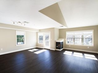 62 Hastings St APT 206, Wellesley, MA 02481