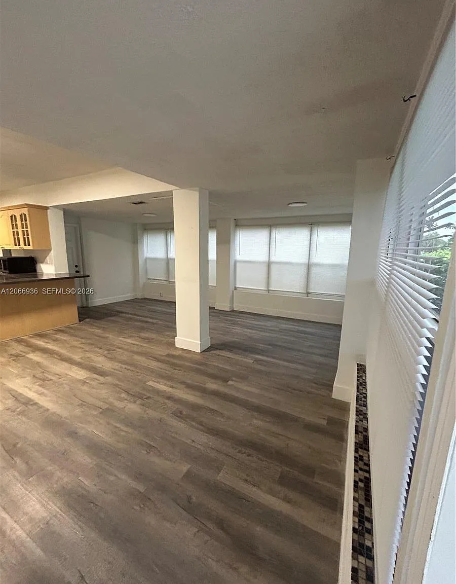 3 bed, 880 sqft, $3,600 — Photo 1