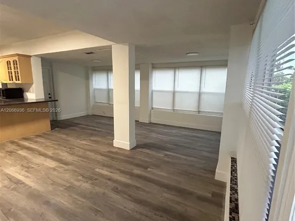 1482 NE 175th St, North Miami Beach, FL 33162