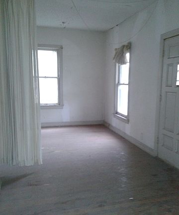 5th image of 1556 Brighton St