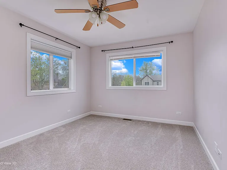 900 Ashford Ln — Photo 17