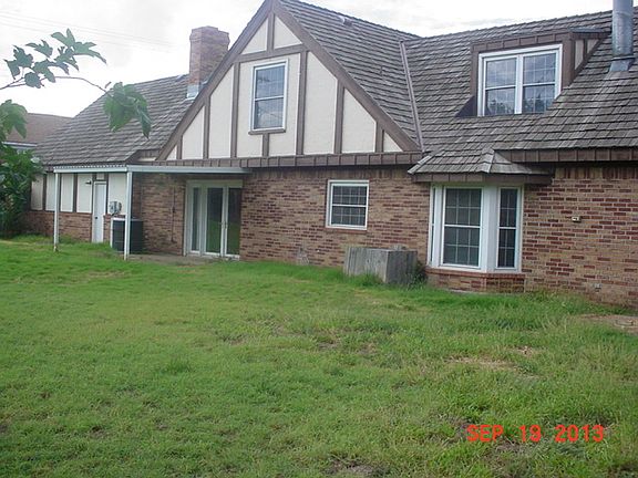 4th image of 239 Salina St