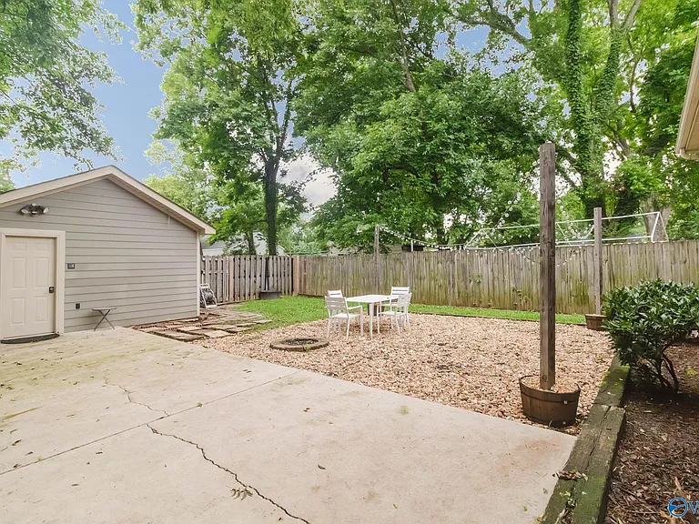 211 Ward Ave NE — Photo 33