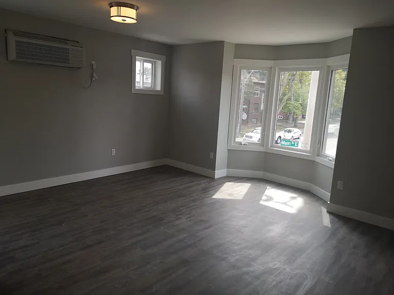 1143 Main St E #1 — Photo 12