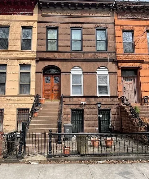 757 Hancock St #2 — Photo 1