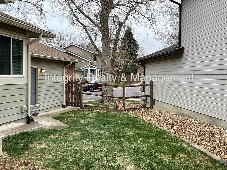 475 Chiswick Cir — Photo 8