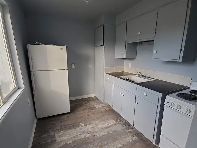 305 W Main St — Photo 7
