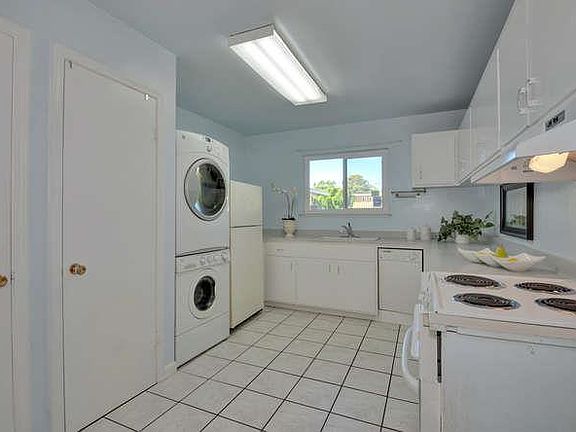 4th image of 831 Pomeroy Ave Unit 8
