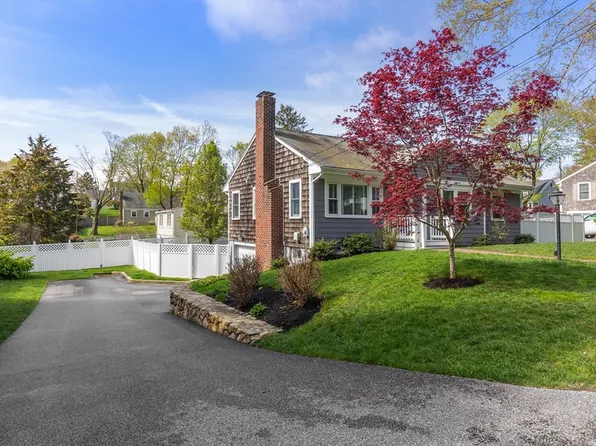 21 Linscott Rd, Hingham, MA 02043