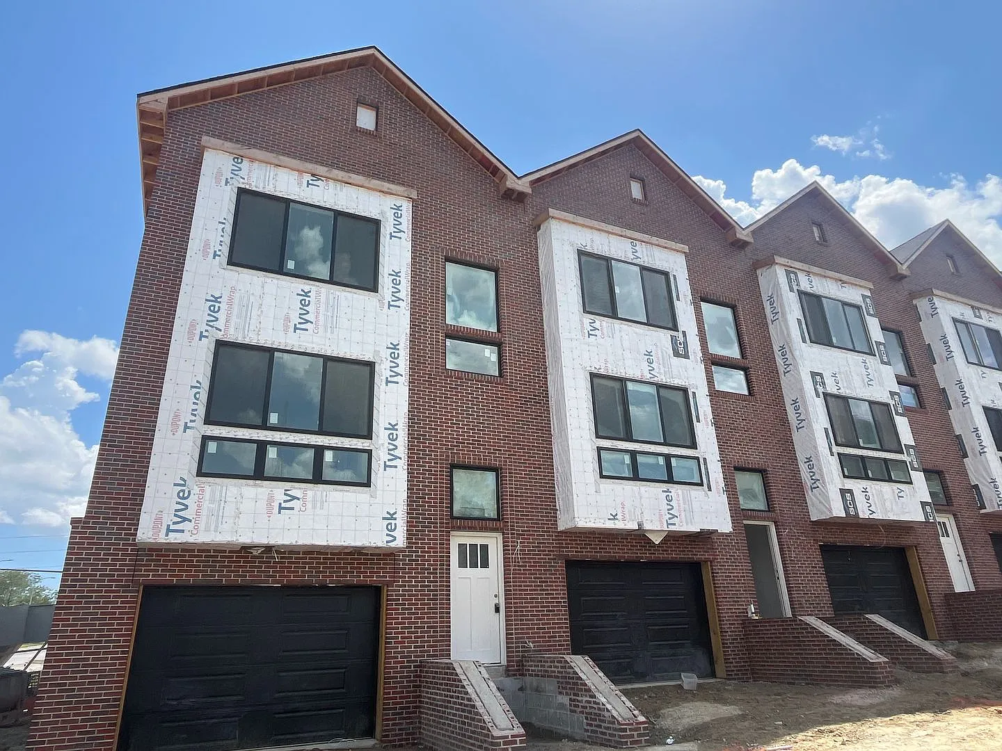 4br 3bath Townhome New Construction Midtown — Photo 2