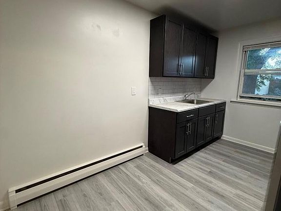 5th image of 1022 Broad St #22