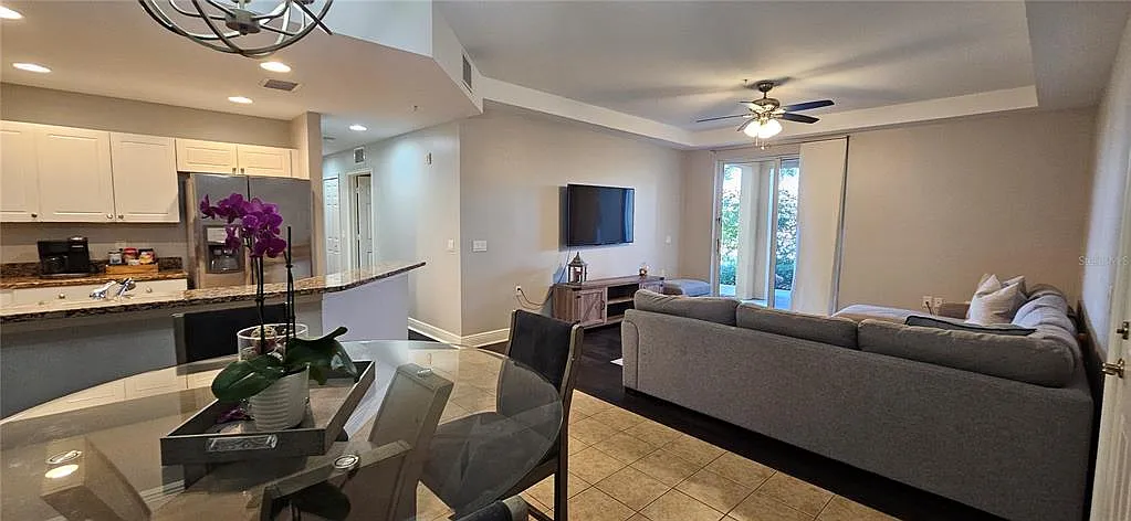 2 bed, 2.0 bath, 1096 sqft, $3,500 — Photo 3