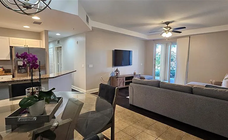 1502 SW 50th St #104 — Photo 3