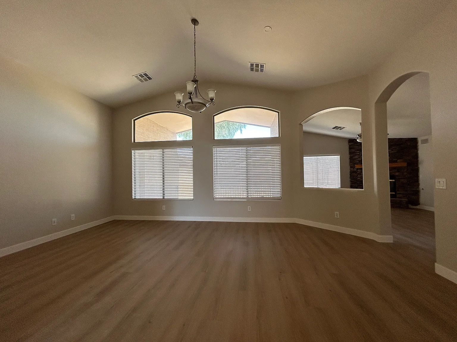 3 bed, 1937 sqft, $2,175 — Photo 4