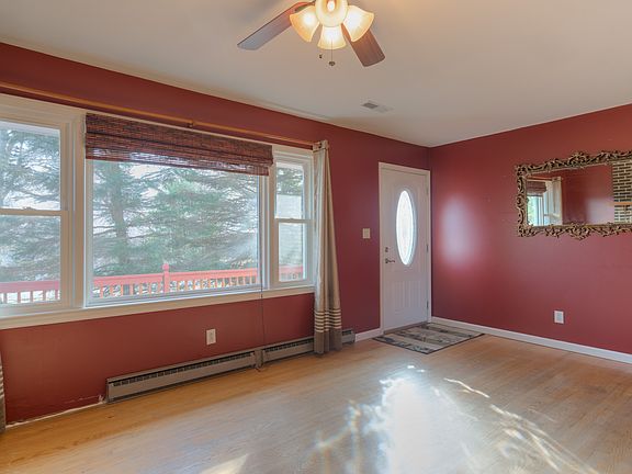 3rd image of 465 Virginian Dr