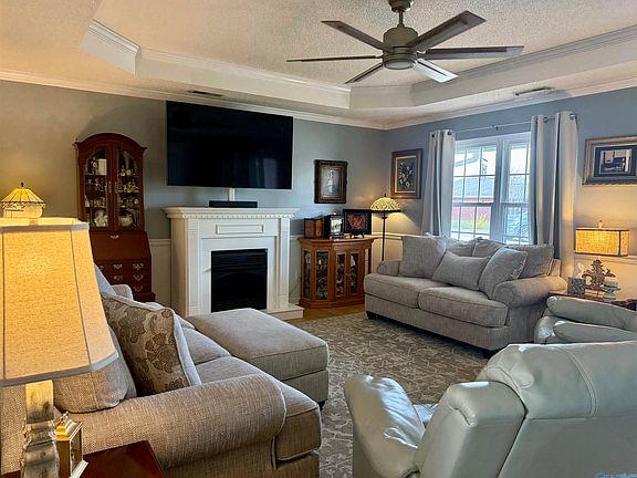 5th image of 49 Bradford Cir