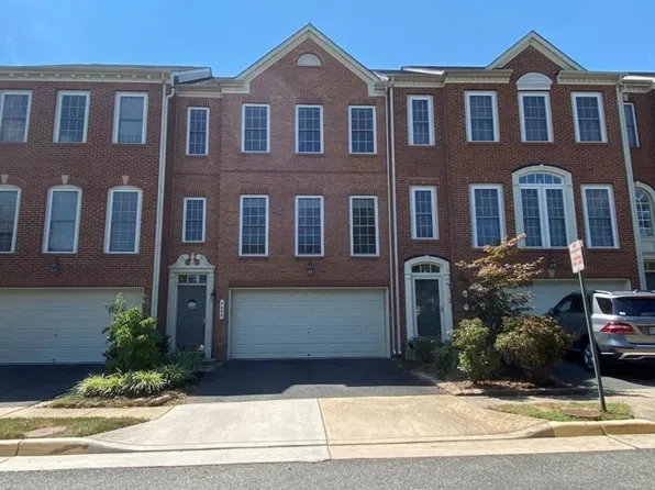 4696 Helen Winter Ter, Alexandria, VA 22312