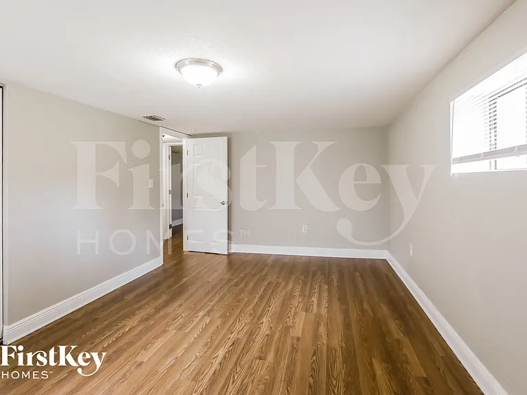1320 NE 204th St — Photo 6