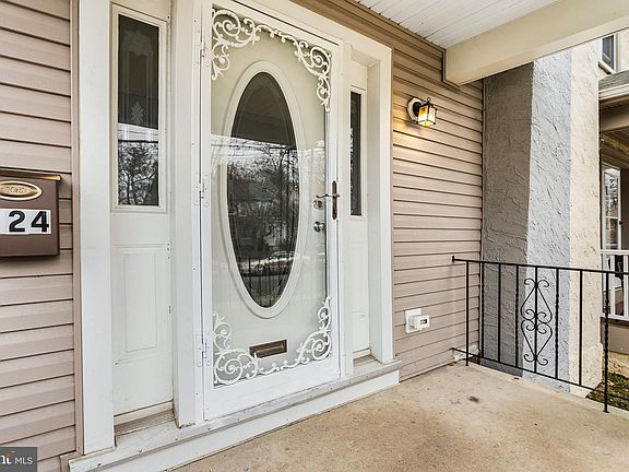2nd image of 124 Lincoln Ave