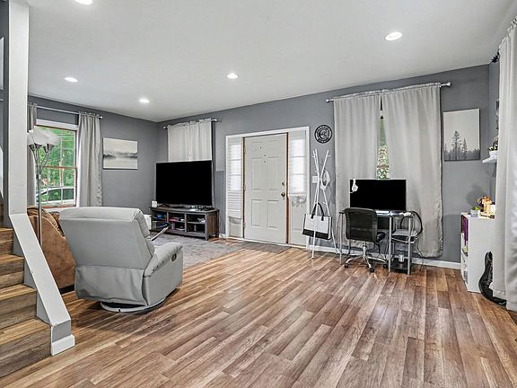 5th image of 21 Sheridan St