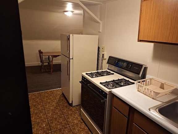3rd image of 3-1925 Wayland Ave