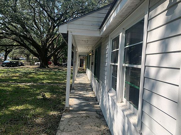 5th image of 222 Maumus Ave