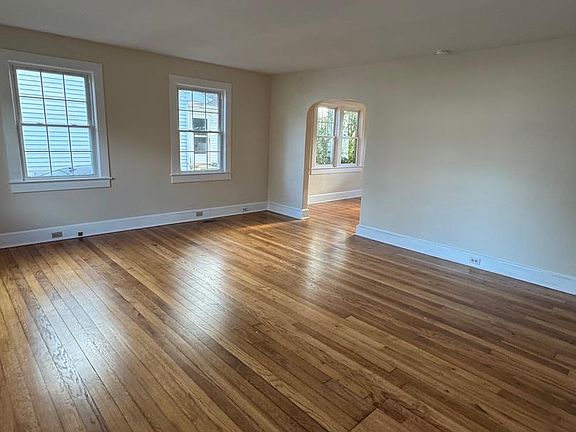 4th image of 902 Cedar St