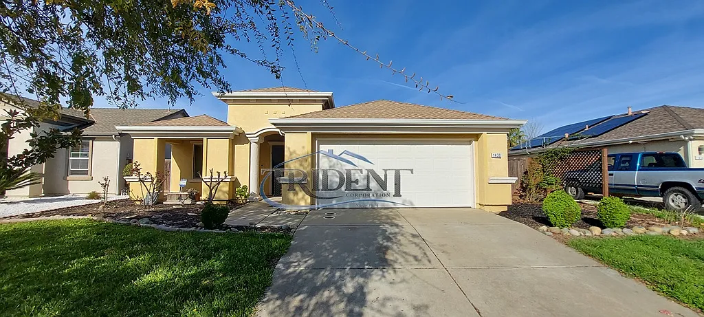 1430 Minories Dr photo 1