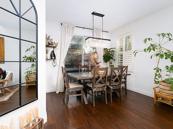 5th image of 277 W Shoshone St