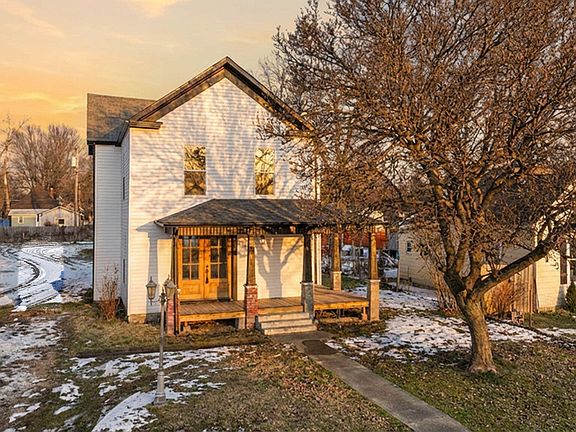 2nd image of 1139 W Lynn Street