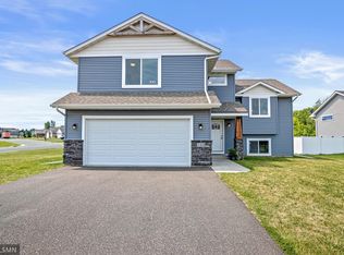 340 Dakota Ave, Roberts, WI 54023