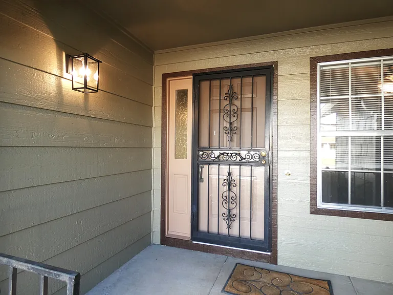 2261 Tangerine St — Photo 2