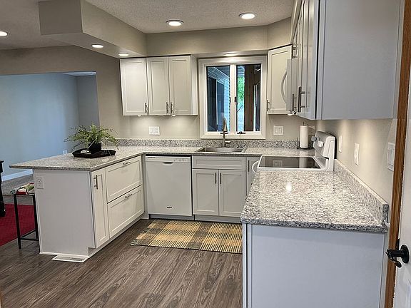 3rd image of 4650 N Shore Dr