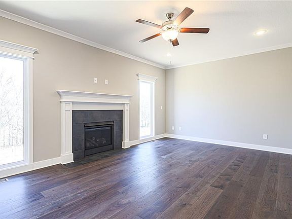 3rd image of 10327 N Winchester Ave