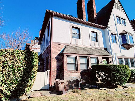 2nd image of 2901 Bell Boulevard