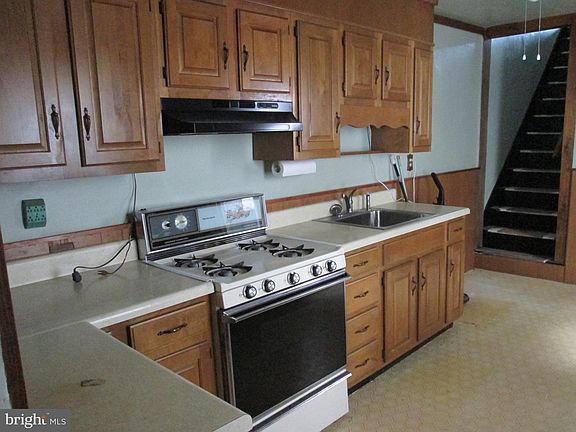 4th image of 527 S 10th St