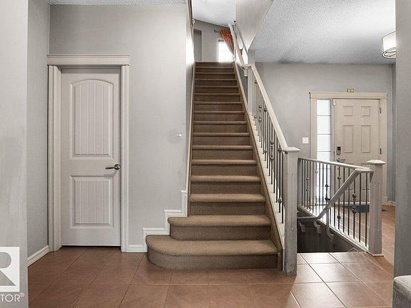 5th image of 1533 36b Ave NW