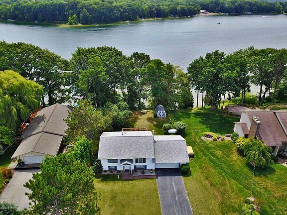 3rd image of 1717 W Crystal View Dr