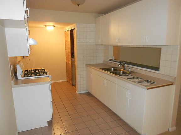 5th image of 218 Eagle Ct Unit D