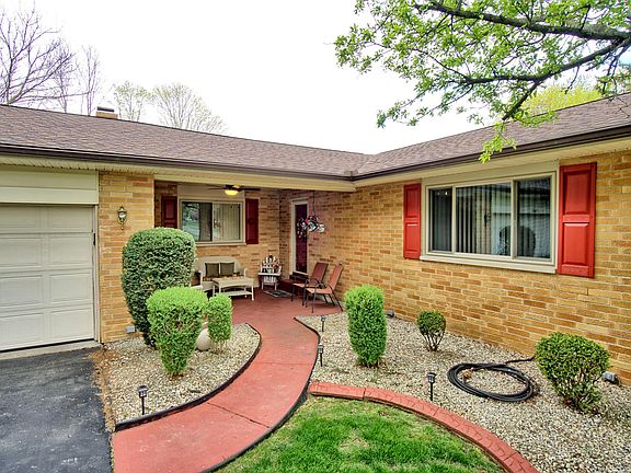 2nd image of 2585 Celia Dr