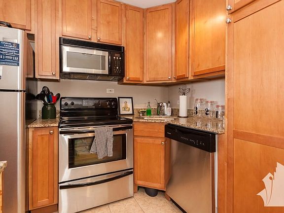 5th image of 1455 N Sandburg Ter #805C