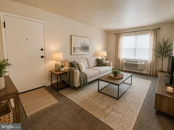 2237 Farrington Ave #6-101, Alexandria, VA 22303