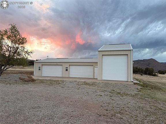 3rd image of 282 Meadowdale Ln