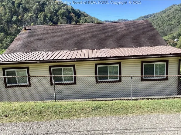 574 Church Hill Rd, Seth, WV 25181