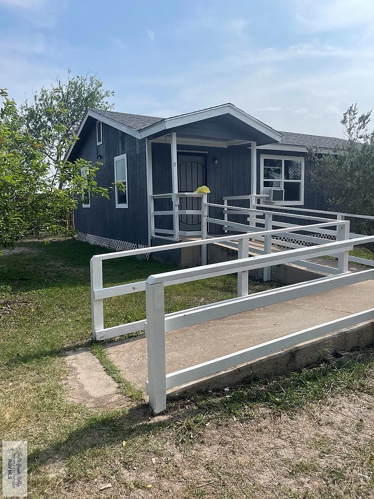 2 bed, 1.0 bath, 750 sqft, $1,100 — Photo 1