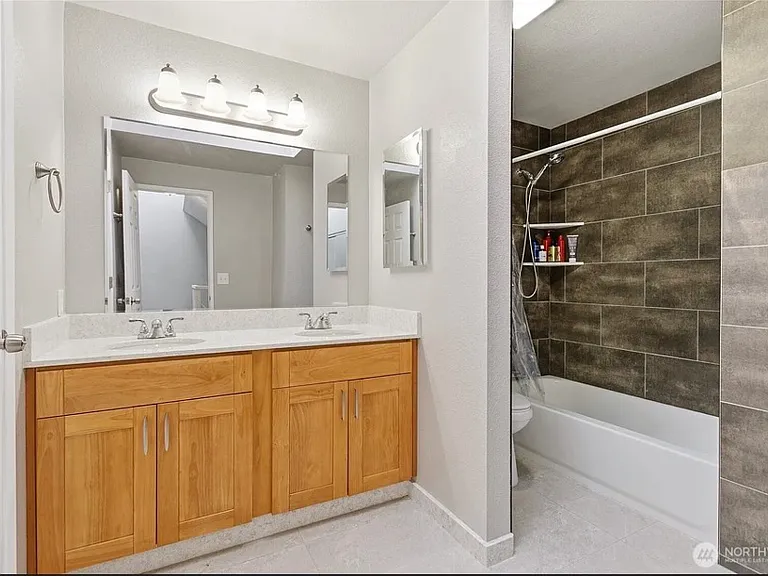 1802 Maple Ln #A5 — Photo 2