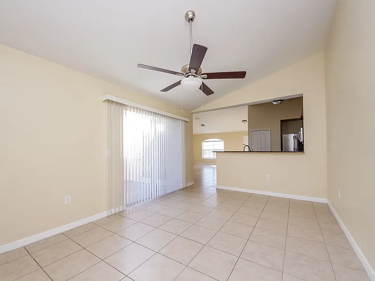 905 Derbyshire Dr — Photo 7