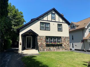 24 Longcroft Rd, Rochester, NY 14609