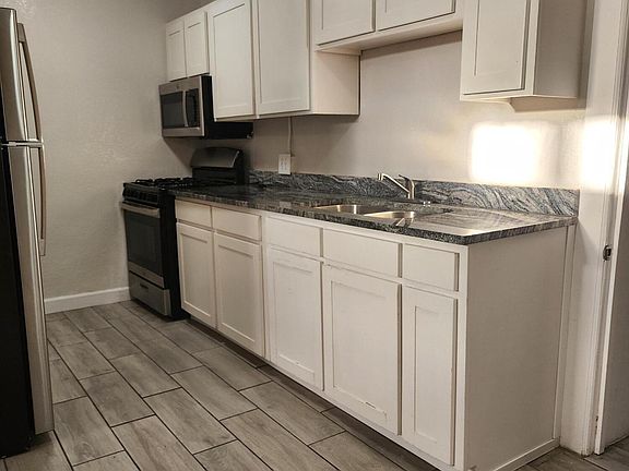 5th image of 2300 Bassett Ave #3