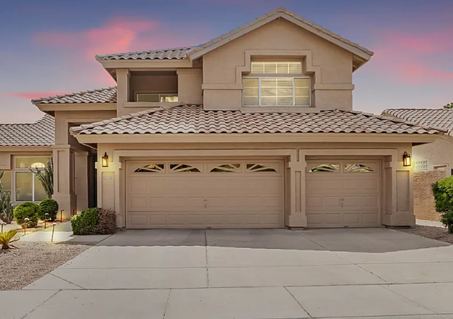 Gorgeous 5 Bed Home in Ahwatukee Foothills! — Photo 1
